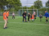 Laatste training S.K.N.W.K. JO7-1 (partijtje tegen de ouders) van maandag 27 mei 2024 (35/180)